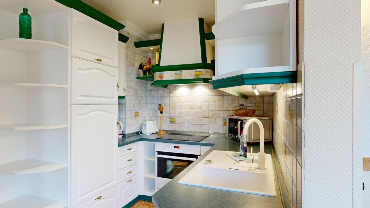 Direkt Am Mit Meerblick Und Balkon,villa Glueckspilz, Apartment *