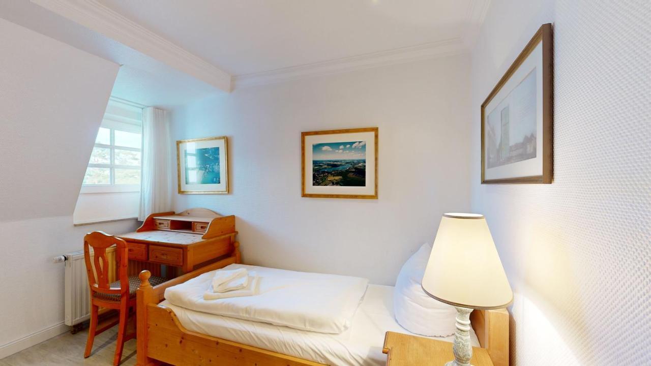Direkt Am Mit Meerblick Und Balkon,villa Glueckspilz, * Binz
