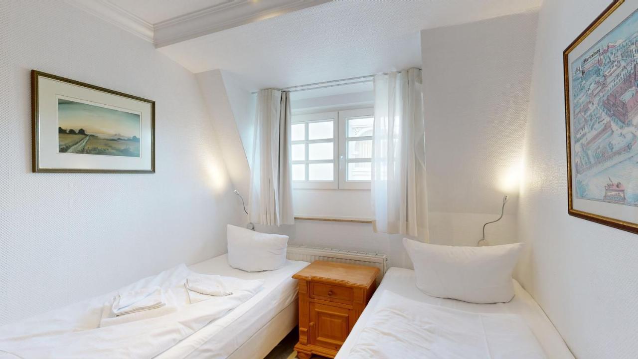 Direkt Am Mit Meerblick Und Balkon,villa Glueckspilz, *