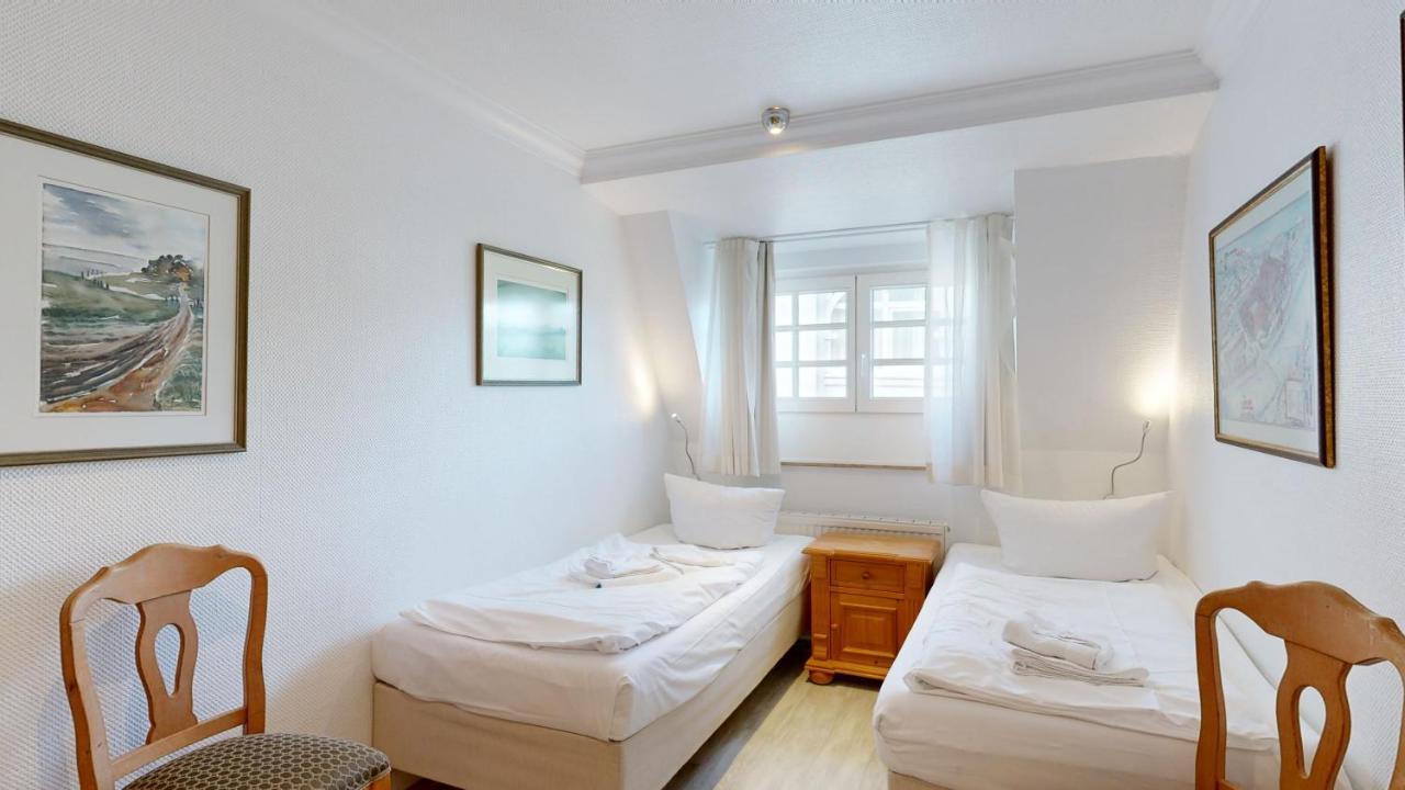 Direkt Am Mit Meerblick Und Balkon,villa Glueckspilz, * Binz